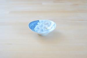 Porcelain small dish - White Peony