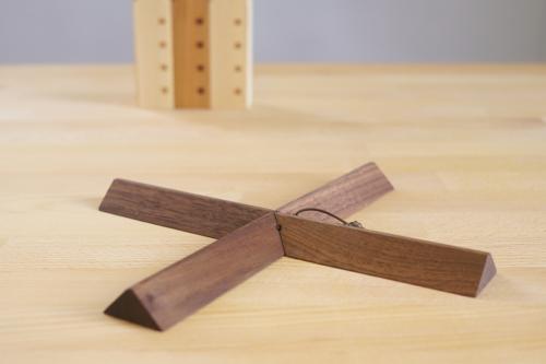 Wooden trivet (walnut tree)