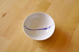 Small porcelain dish (blue line)