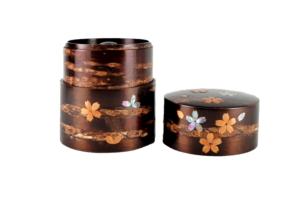 Tea canister with mother-of-pearl petals (M)