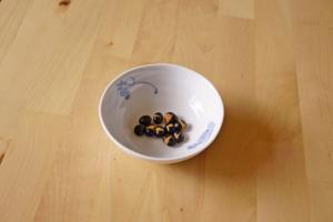 Small porcelain dish (flower)