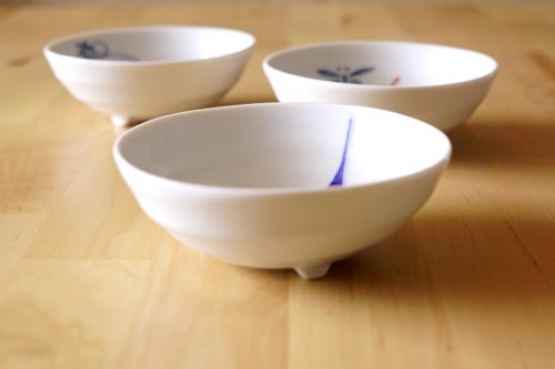 Small porcelain dish (blue line)