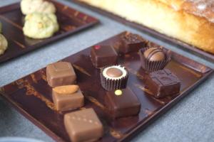 Cherry bark tray