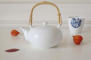 Porcelain Teapot (Dobin)