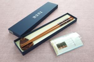 Gift set - Chopsticks (Men) and chopstick rest in cherry bark -