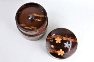 Tea canister with mother-of-pearl petals (M)