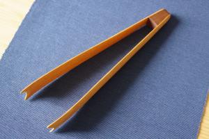 Wooden tong