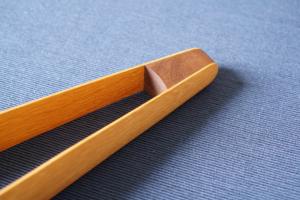 Wooden tong