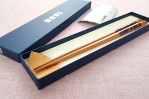 Gift box - Chopsticks (men) and chopstick rest in cherry wood