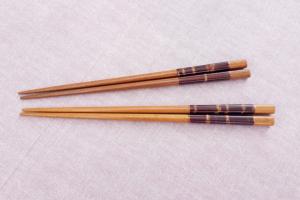 Gift set - Chopsticks (Men) and chopstick rest in cherry bark -