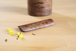 Wooden tea canister and spoon set 