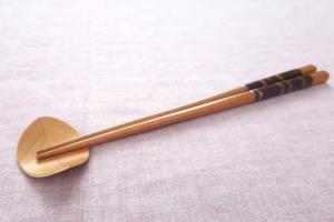 Gift set - Chopsticks (women) and chopstick rest in cherry wood