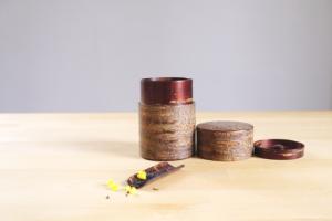 Wooden tea canister and spoon set 