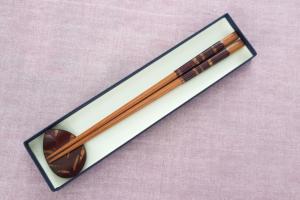 Gift set - Chopsticks (Women) and chopstick rest in cherry bark