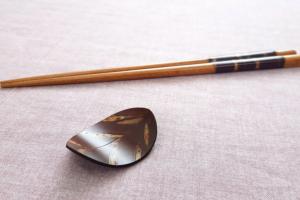 Gift set - Chopsticks (Women) and chopstick rest in cherry bark