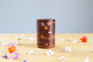 Tea canister with mother-of-pearl petals (L)