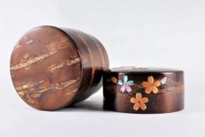 Tea canister with mother-of-pearl petals (M)